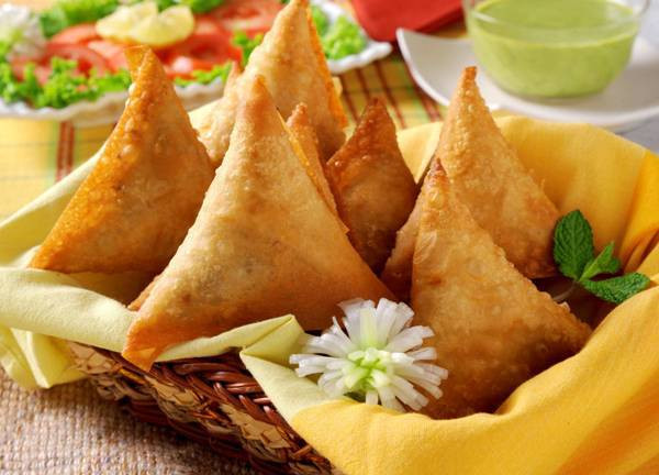 समोसा (Samosas)